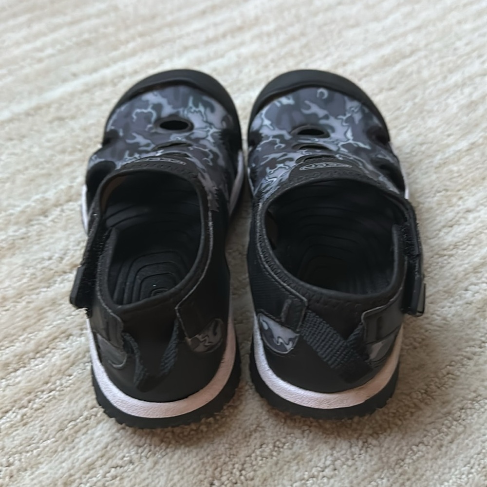 KEEN Stingray Water Shoes for Kids Black Camo Size 12 - Picture 8 of 16